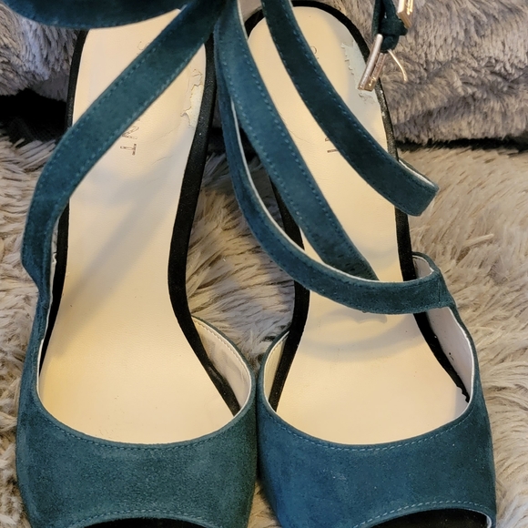 Suede Black and Teal Heels - Picture 3 of 4